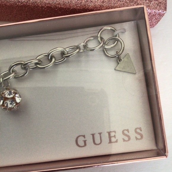 GUESS CHARM BRACELET AND EARRINGS GIFT SET NWT - Picture 6 of 9